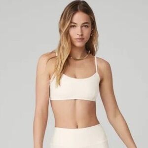 Alo airlift intrigue bra off white ivory